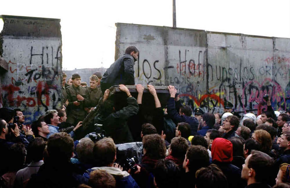 The Fall of the Berlin Wall @BankableInsight / Twitter.com